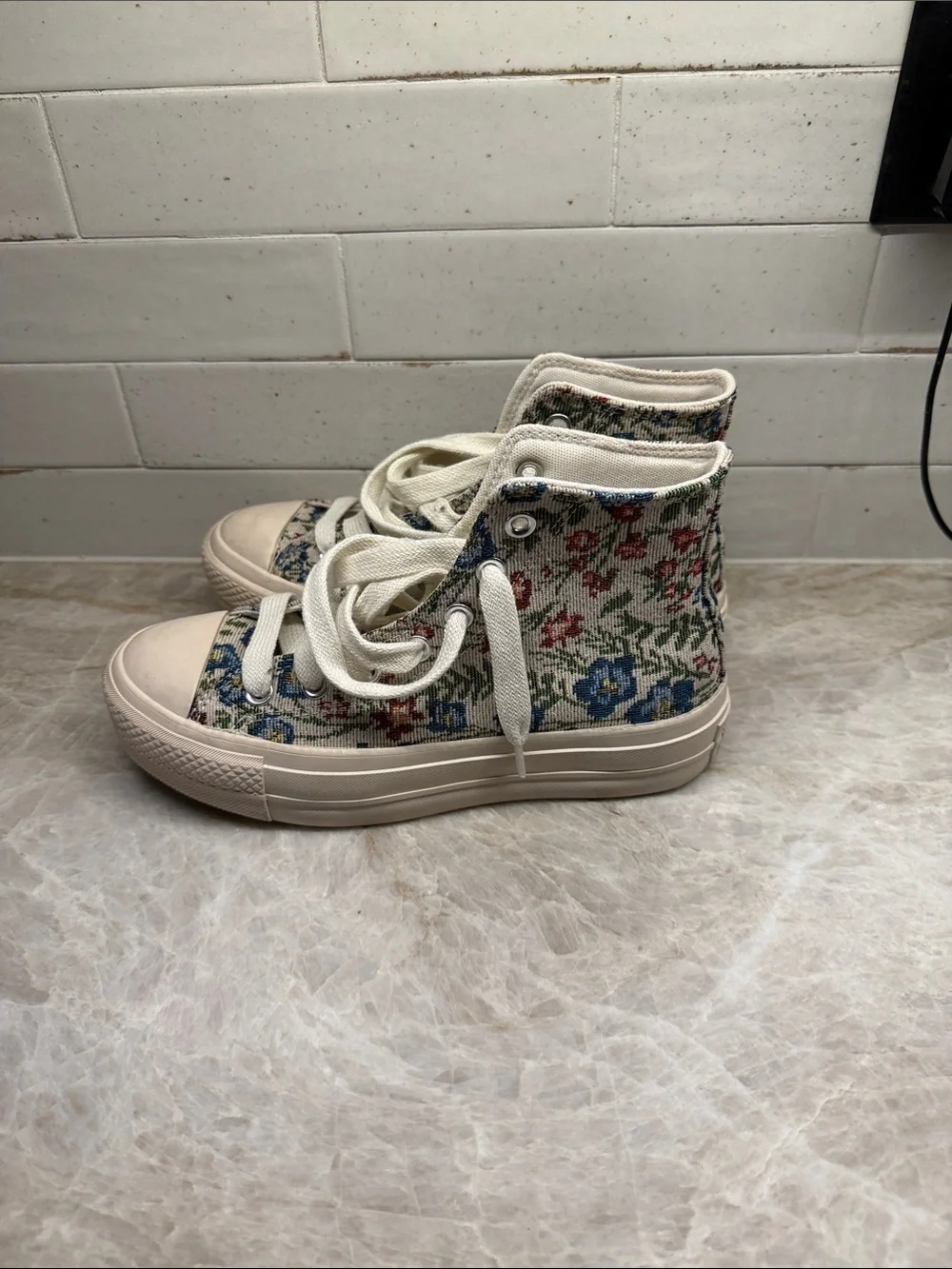 Converse Womens Sneakers Chuck Taylor Lift Platform Floral Tapestry  Sz6.5